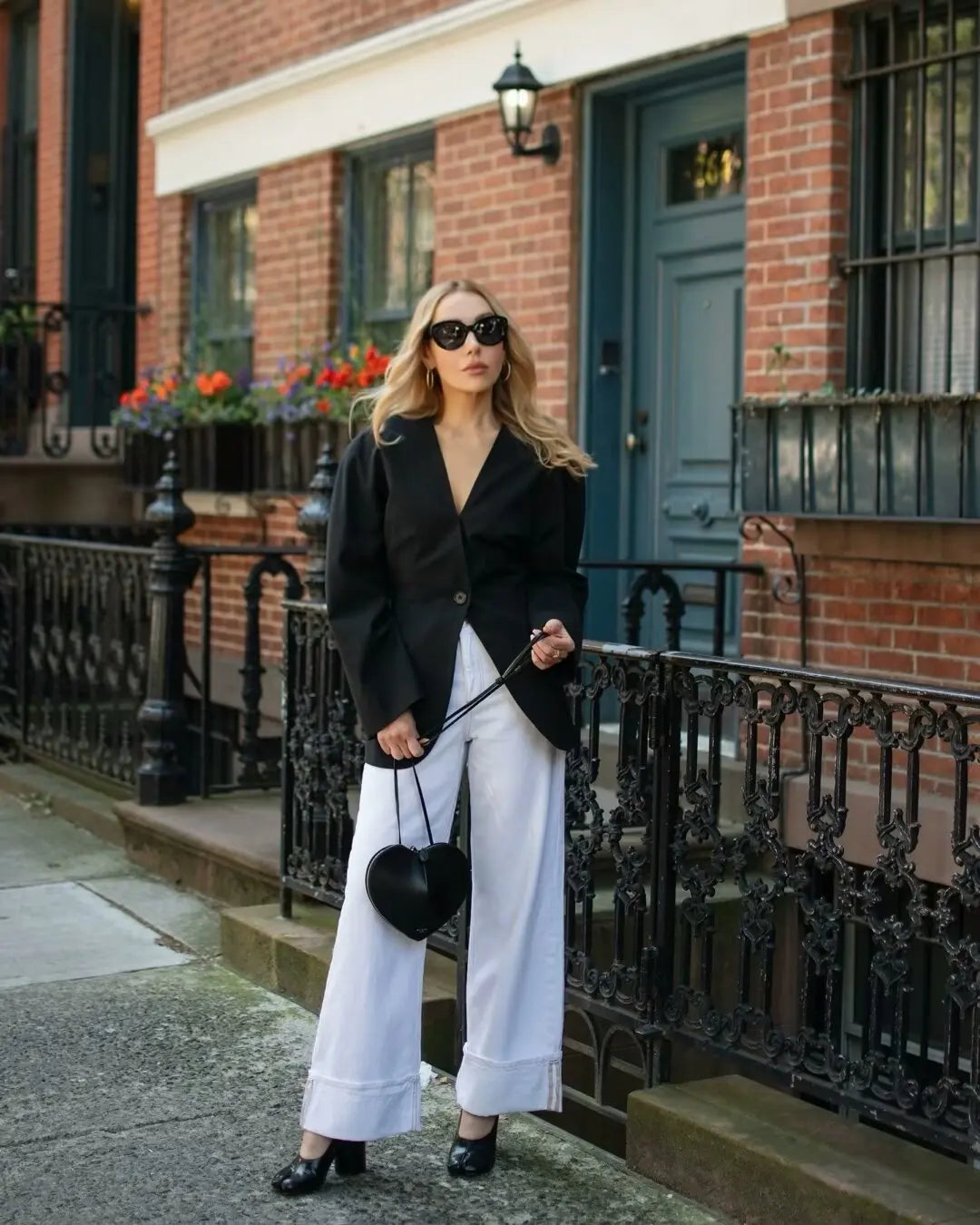 Maxdutti Vintage Loose Mom White High Waist Jeans Wide Leg Jeans Women With Contrasting Stitching Casual Trousers