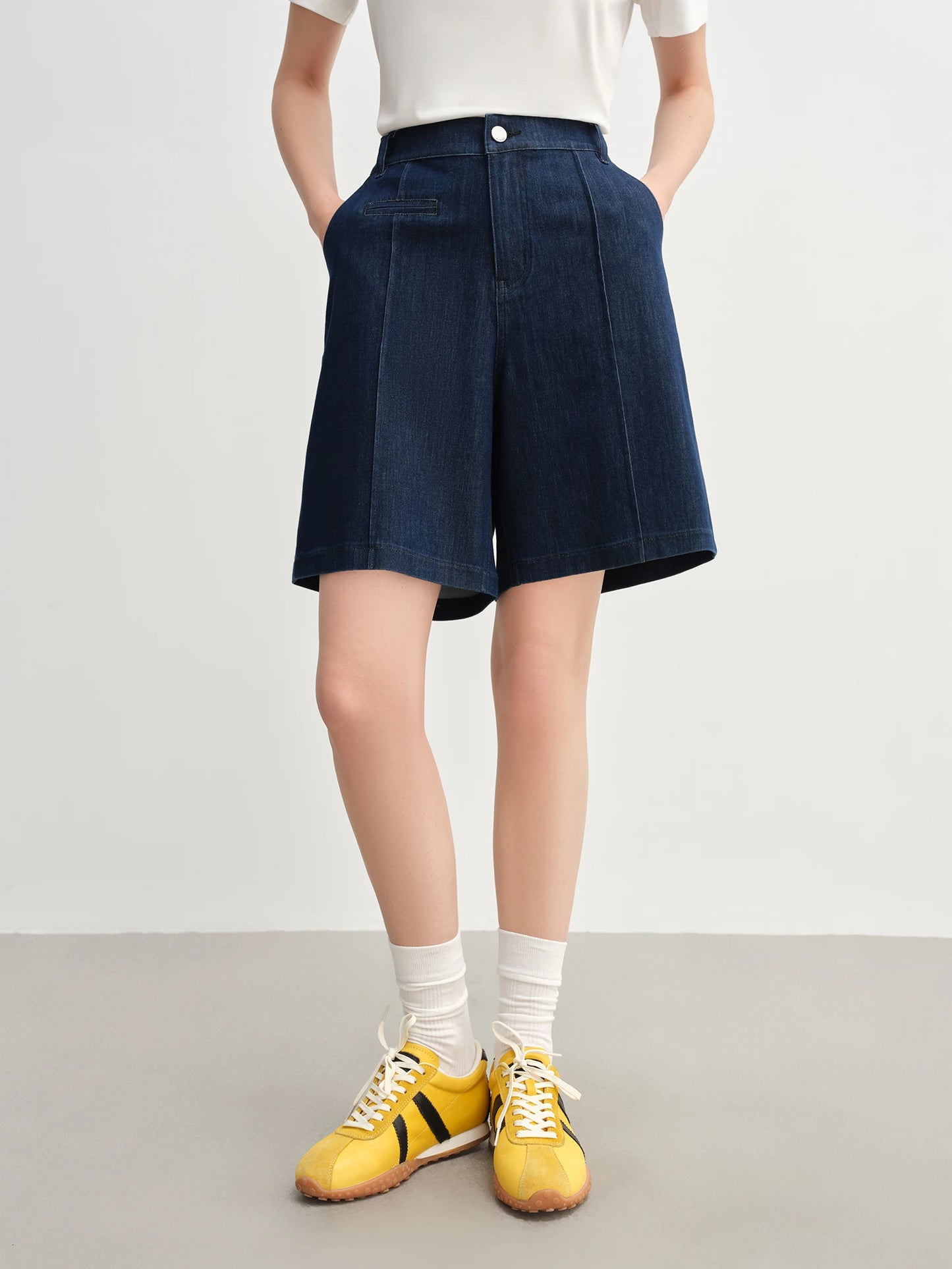 DUSHU 2025 Summer Women's Stretch Denim Mid-Length Shorts - Streamlined Straight-Leg Design & Versatile Urban Jeans