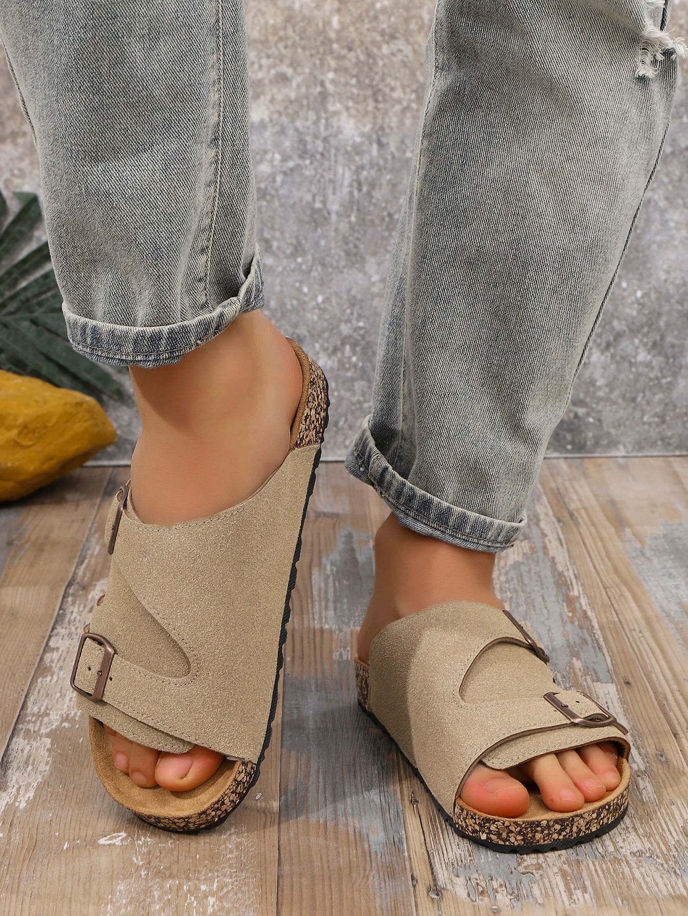 Men's Casual Simple Buckle Adjustable Set with Suede Upper Wood Grain Soft-Soled Slippers