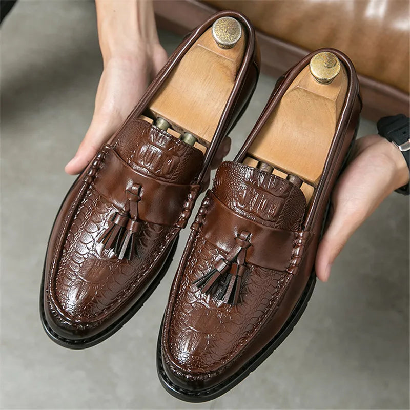 Men's Pointed Alligator Pattern Slip On Patent Leather Dress Casual Shoes Wedding Dress Business Homecoming Footwear