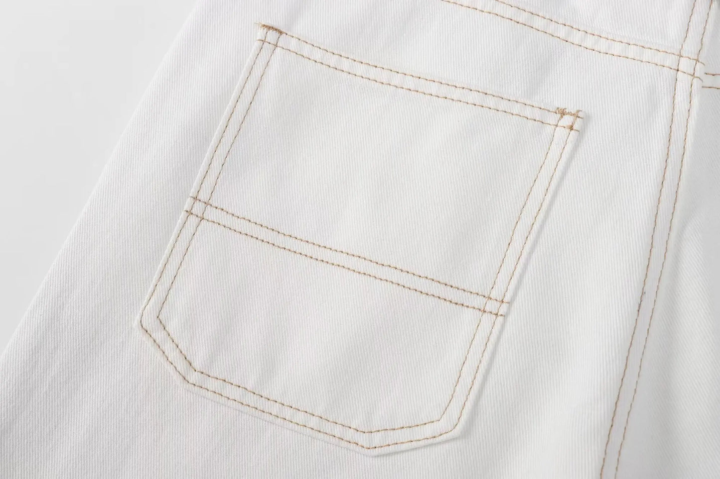 Maxdutti Vintage Loose Mom White High Waist Jeans Wide Leg Jeans Women With Contrasting Stitching Casual Trousers